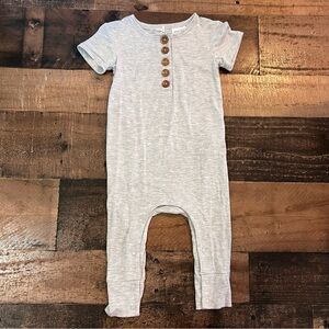 Posh Peanut Heather Gray Short Sleeve Romper (Size 18-24M)
